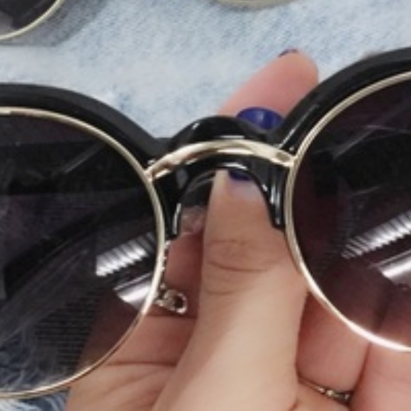 Urban Round Sunglasses; Black - Picture 6 of 7